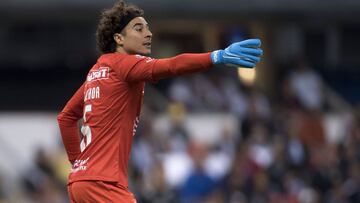 Guillermo Ochoa tiene números negativos ante Chivas