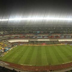 Césped del Estadio Azteca muestra mejoría