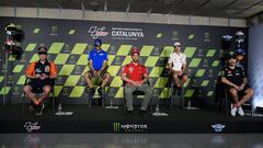 Dovizioso, en el centro, durante la rueda de prensa.