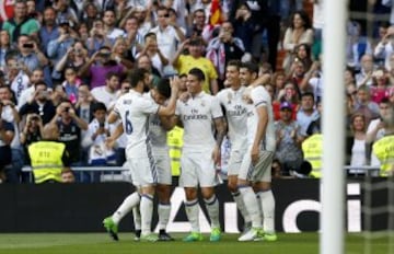 Los jugadores celebran el 2-0 de Cristiano Ronaldo. 