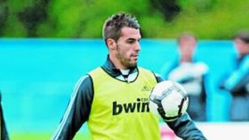 <b>PENSATIVO. </b>Negredo prefiere España.