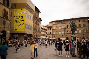 La plaza de la Señoría es la plaza central de Florencia. Con forma de "L", se encuentra en la parte central de la Florencia medieval, al sur de la catedral de Santa Maria del Fiore.