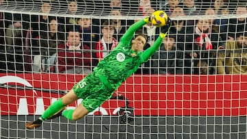 El portero polaco se mantiene invicto en LaLiga. Su fama de fumador y hombre tranquilo no le han impedido ganarse la titularidad y convertirse en una pieza muy importante de esta Liga. El club quiere que siga uno o dos a?os m¨¢s y que se olvide de la jubilaci¨®n.