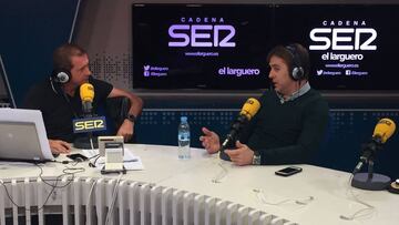 Manu Carreño y Julen Lopetegui en los estudios de la Cadena SER.