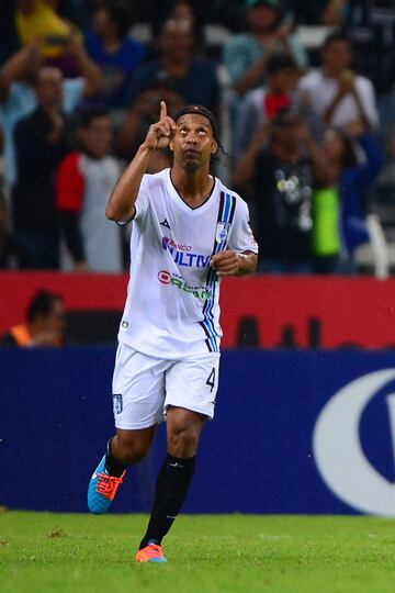 Un jugador que no necesitó presentación, pues en todos los estadios donde se presentó Gallos Blancos las tribunas lucieron repletas. Llego a México para alcanzar grandes cosas con Querétaro y quedarse a nada de ser Campeón de la Liga MX