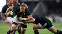 (FILES) This file photo taken on June 17, 2017 shows South Africa Jean-Luc du Preez (L) holding the ball during the International test match between South Africa and France at the Kingspark rugby stadium in Durban. 
    
 
   
 
 
 The Du Preez family wil