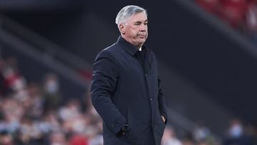 BILBAO, SPAIN - FEBRUARY 03: Carlo Ancelotti of Real Madrid looks on during the Copa del Rey Quarter Final match between Athletic Club and Real Madrid at Estadio de San Mames on February 03, 2022 in Bilbao, Spain. (Photo by Juan Manuel Serrano Arce/Getty 