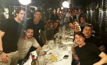 Carlos Bacca cumple y paga la cena a todo el Milan