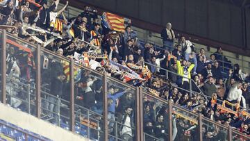 Seguidores del Valencia, en San Siro.