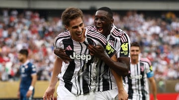 Soccer Football - FIFA Club World Cup - Group G - Juventus v Wydad Casablanca - Lincoln Financial Field, Philadelphia, Pennsylvania, U.S. - June 22, 2025 Juventus' Kenan Yildiz celebrates scoring their third goal with Randal Kolo Muani REUTERS/Lee Smith