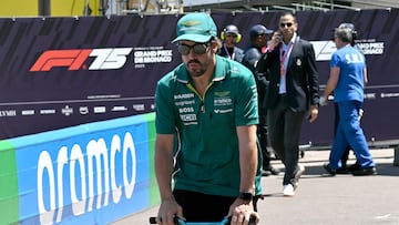 Aston Martin's Spanish driver Fernando Alonso rides a scooter as he arrives at the track ahead the Formula One Monaco Grand Prix at the Circuit de Monaco, on May 25, 2025. (Photo by Andrej ISAKOVIC / AFP)