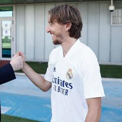 Modric pacta con el Madrid su renovación por una temporada