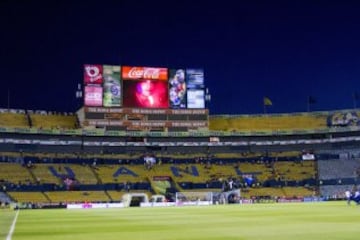 El Estadio Universitario abrió sus puertas a las 18:00 horas.