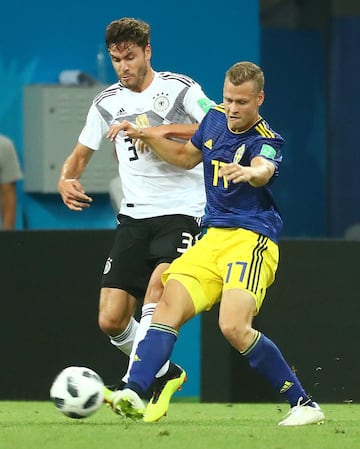 Viktor Claesson y Jonas Hector.