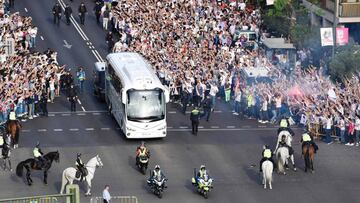 Real Madrid's coach arrives at the stadium area before the UEFA Champions League quarter-final second leg football match Real Madrid vs FC Bayern Munich at the Santiago Bernabeu stadium in Madrid in Madrid on April 18, 2017. / AFP PHOTO / JAVIER SORIANO