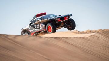 Carlos Sainz con el Audi durante la d&eacute;cima etapa del Dakar.