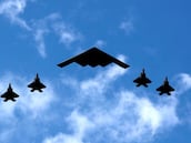 B-1B Bombers y F-35: estos son los 8 jets militares que liderarán el vuelo inaugural del Super Bowl LX