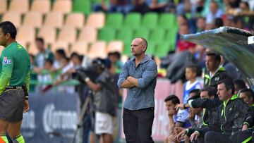 Torrente debuta en León con goleada ante Atlas