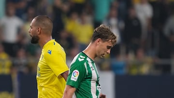 Canales, tras su expulsión en Cádiz.