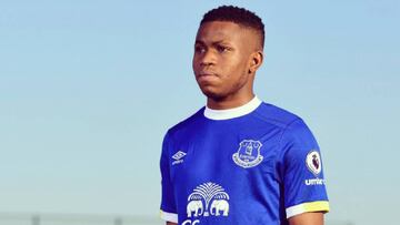 Ademola Lookman con la camiseta del Everton.