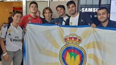 Luka Modric, con los aficionados de la Pe&ntilde;a Madridista Bak&uacute; de Azerbaiy&aacute;n.