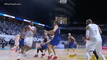 Va a guardar Tavares este vídeo toda su vida: su matazo sin piedad a Pau Gasol