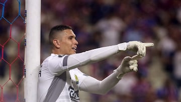 Bucaramanga's goalkeeper #01 Aldair Quintana gestures during the Copa Libertadores group stage football match between Brazil's Fortaleza and Colombia's Atletico Bucaramanga, at the Arena Castelao stadium in Fortaleza, state of Ceara, Brazil, on May 13, 2025. (Photo by Thiago GADELHA / AFP)