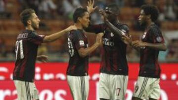Bacca y Adriano dan alegría al Milan y el Sassuolo es líder