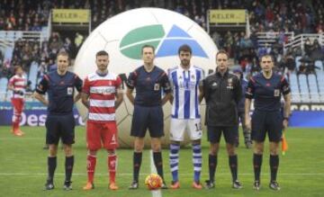 Real Sociedad vs Granada. 
El árbitro José Luis González González, con sus dos asistentes Jose María Sánchez e Ignacio Rubino y el cuarto árbitro Héctor Juan junto a los capitanes Rico y Xabi Prieto
