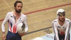 Bradley Wiggins, con sus compa&ntilde;eros de persecuci&oacute;n.