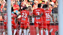 Los jugadores del Almería, celebrando el 2-0 al Valencia, obra de Babic.