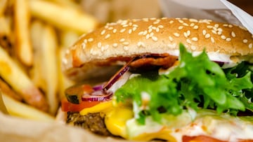 Rising menu prices have seen traffic to dip at fast-food restaurants but a ‘burger war’ could lure customers back.