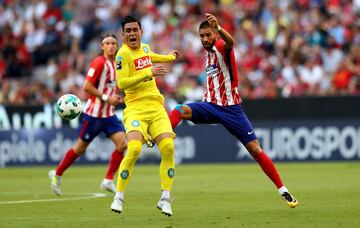 Yannick Carrasco y Jose María Callejon. 