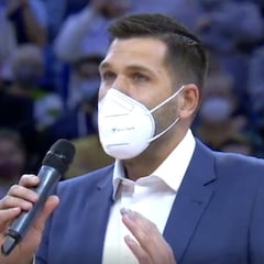 Emotivo homenaje a Felipe con un mensaje muy especial a Florentino Pérez y a la afición