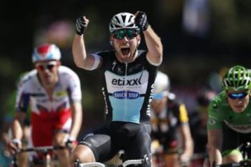 Mark Cavendish se impusó a Greipel y Sagan al sprint en la meta en Fougeres.