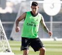 James trabaja con el grupo en parte de la práctica del Madrid