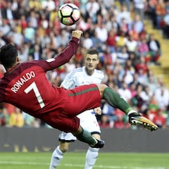 Otra salvajada de Cristiano: gol de tijera directo a la hemeroteca