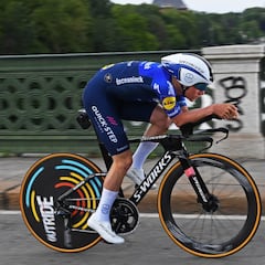 Evenepoel vuelve a ganar tras su grave accidente en Lombardía