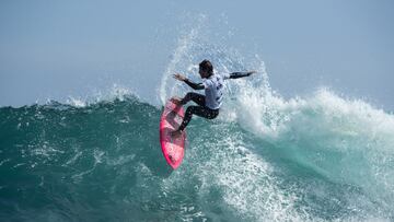 Vuelve el circuito mundial de surf a Chile con doble corona en Arica e Iquique