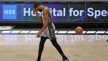 NEW YORK, NEW YORK - JANUARY 03: Kevin Durant #7 of the Brooklyn Nets reacts during the second half against the Washington Wizards at Barclays Center on January 03, 2021 in the Brooklyn borough of New York City. The Wizards won 123-122. NOTE TO USER: User expressly acknowledges and agrees that, by downloading and/or using this Photograph, user is consenting to the terms and conditions of the Getty Images License Agreement.   Sarah Stier/Getty Images/AFP
 == FOR NEWSPAPERS, INTERNET, TELCOS &amp; TELEVISION USE ONLY ==