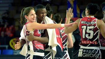 GRAF5744. VITORIA (&Aacute;LAVA), 28/02/2019.- Las jugadoras del Spar Ctylift Girona, Leia T. Do bB Dongle y Nadia Colhado celebran su victoria ante el Valencia Basket en el primer partido de cuartos de final de la Copa de la Reina de baloncesto que se juega estos d&iacute;as en Vitoria. EFE/ Adri&aacute;n Ruiz De Hierro