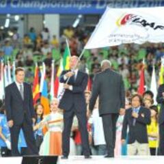 La IAAF sanciona de por vida por encubrir dopaje y soborno