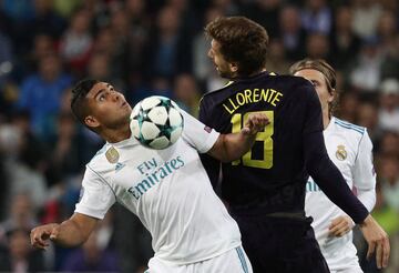  Casemiro y Fernando Llorente.