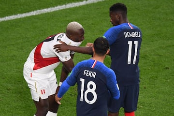 Así consolaron los franceses a los seleccionados peruanos