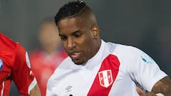 Perú pierde a Farfán por lesión antes de enfrentar a la Roja