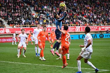 Lucas deja a medias a una gran Real B