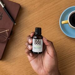 Este aceite para barba suaviza, define y acondiciona el vello facial