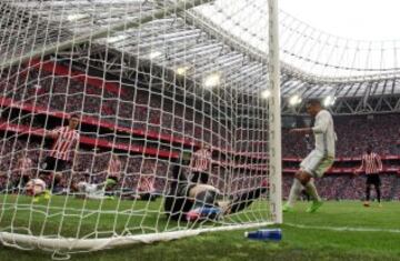 But just four minutes later, Madrid were back in front - Casimiro will practically an open goal to fire in to make it 2-1. Min.68