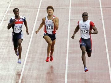 Primer gran torneo de Bolt. Fue a los Juegos de Atenas en 2004, pero una lesión en la pierna le impidió avanzar y fue eliminado en la primera ronda de los 200 metros. Era la prueba para la que se preparaba un Bolt muy lastrados por las lesiones en sus inicios. En Helsinki se clasificó para la final de 200, pero una lesión sufrida en la carrera le dejó último.