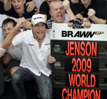 Jenson Button celebra su campeonato del mundo en el GP de Brasil en 2009.